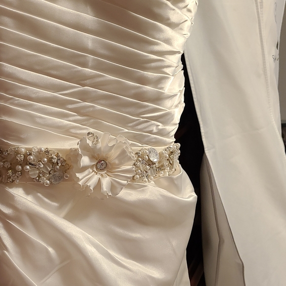 Wedding dress - Picture 7 of 7